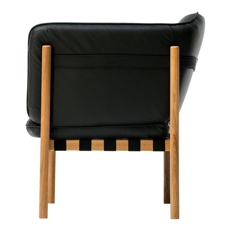 Black leather armchair with a wood frame and striped wooden base in natural tones. Elegant and modern design.