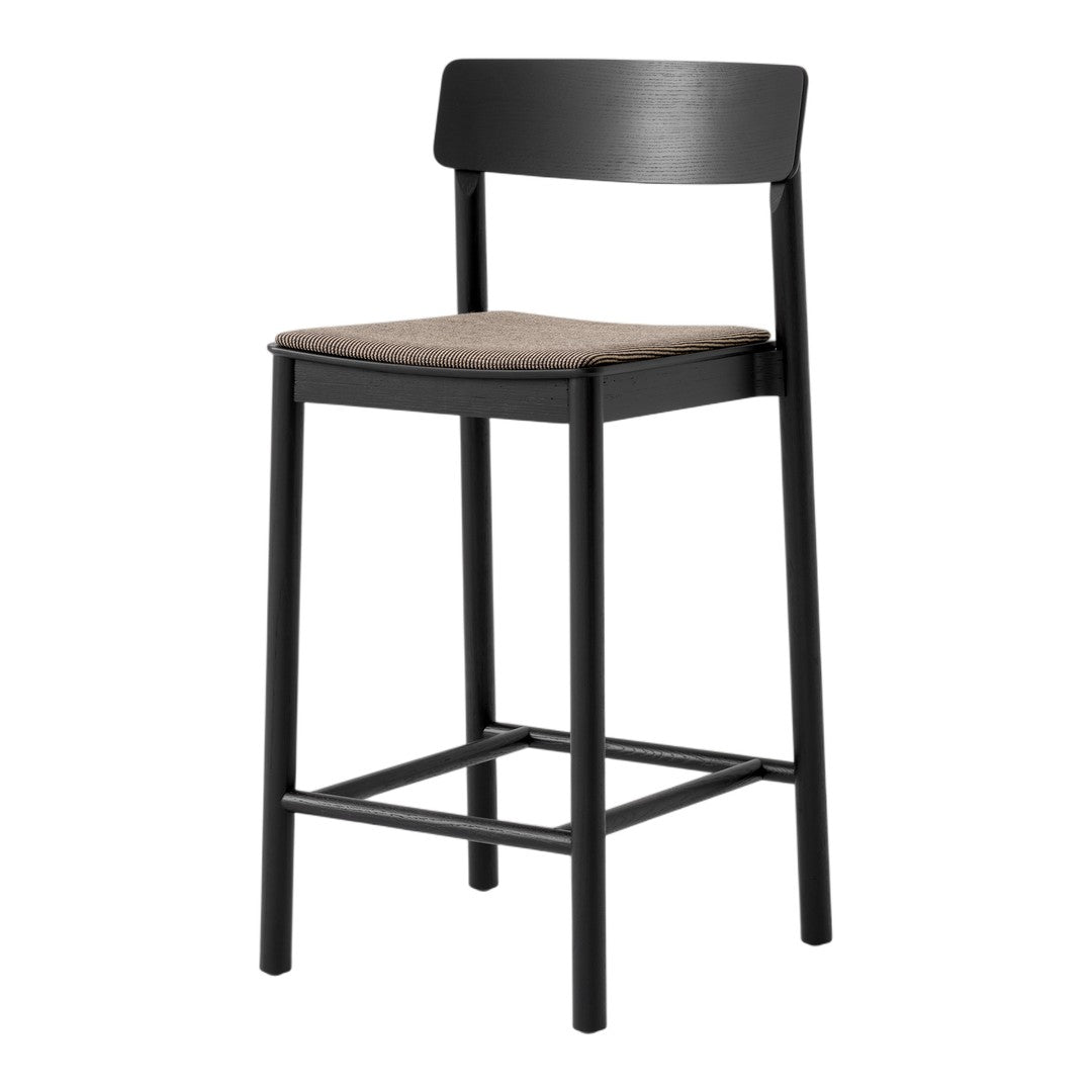 Black metal bar stool with a natural wood seat, featuring a sleek, minimalist design. Perfect for modern spaces.