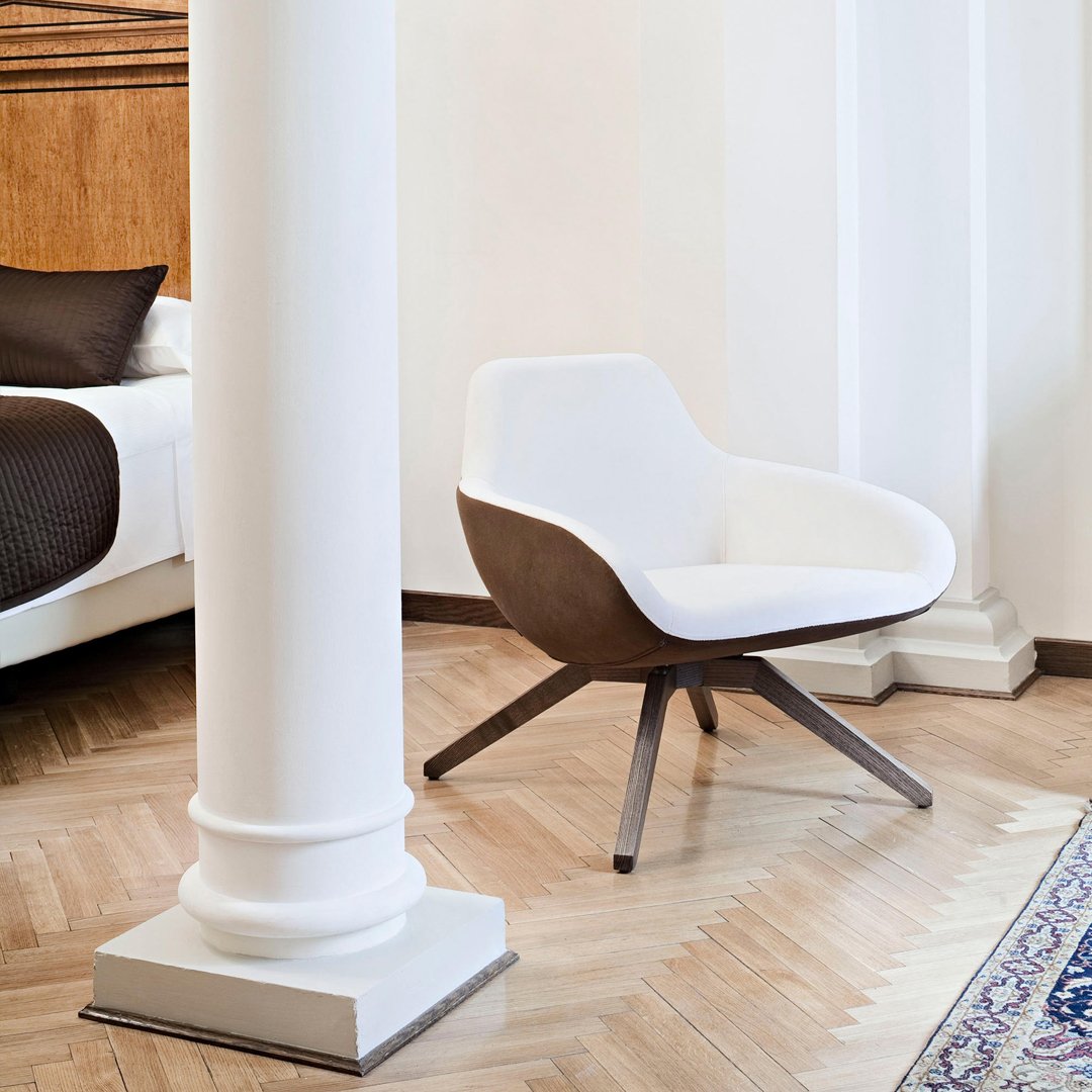 X Big Lounge Armchair - Wood Base