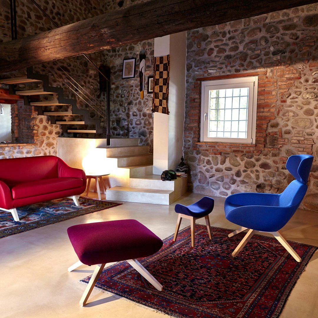 X 2Big Lounge Armchair w/ Headrest - Wood Base