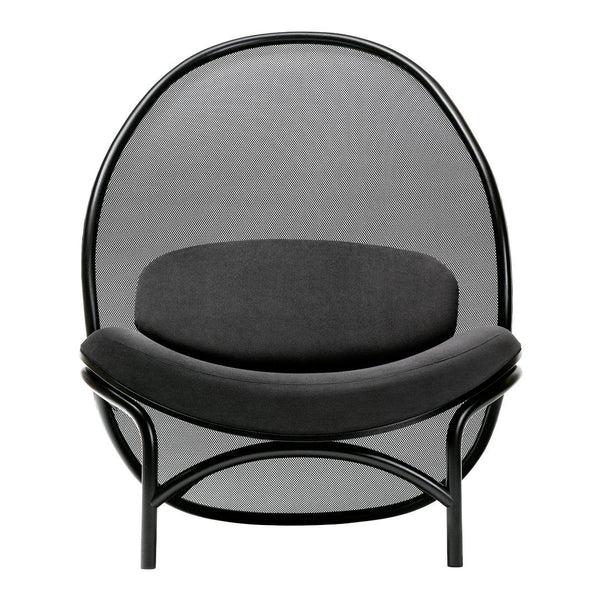 Stylish black mesh armchair with a sleek curved design and plush gray cushion for a modern aesthetic.