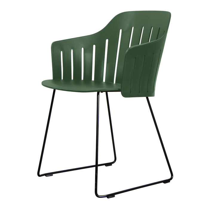 Green modern chair with sleek slatted design and contrasting black metal legs. Ideal for contemporary spaces.
