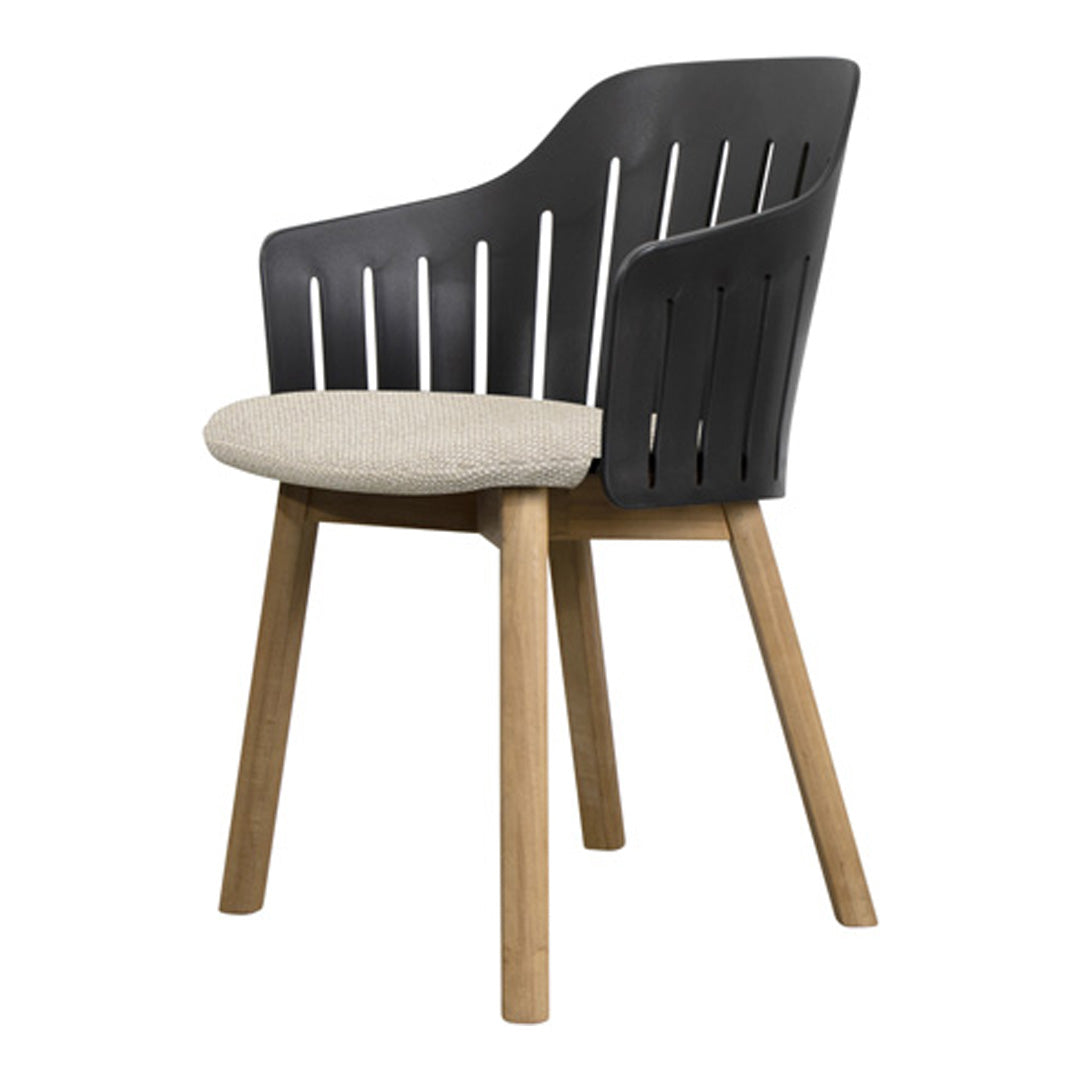 Black and cream chair with slatted backrest and light wooden legs, featuring a modern, minimalist design.