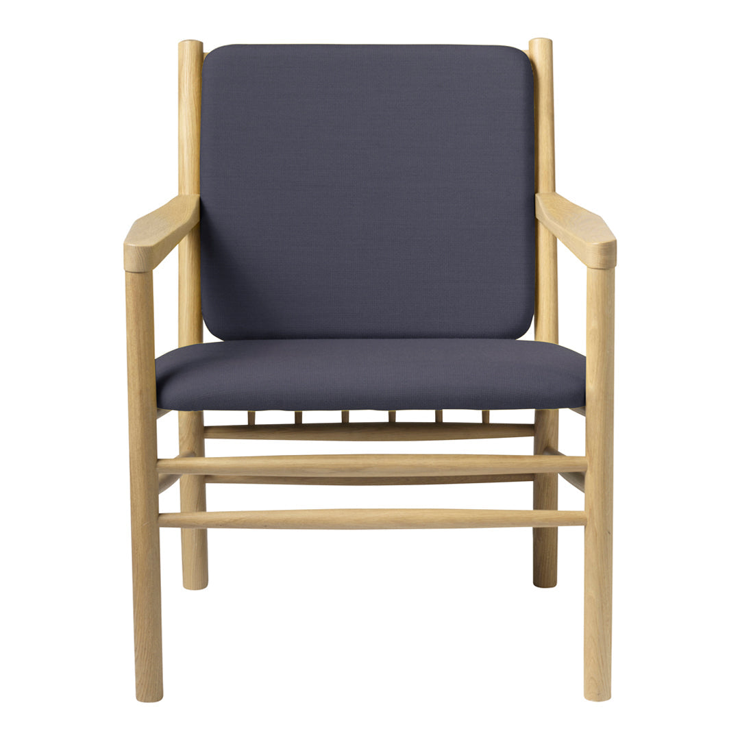 J147 Lounge Armchair