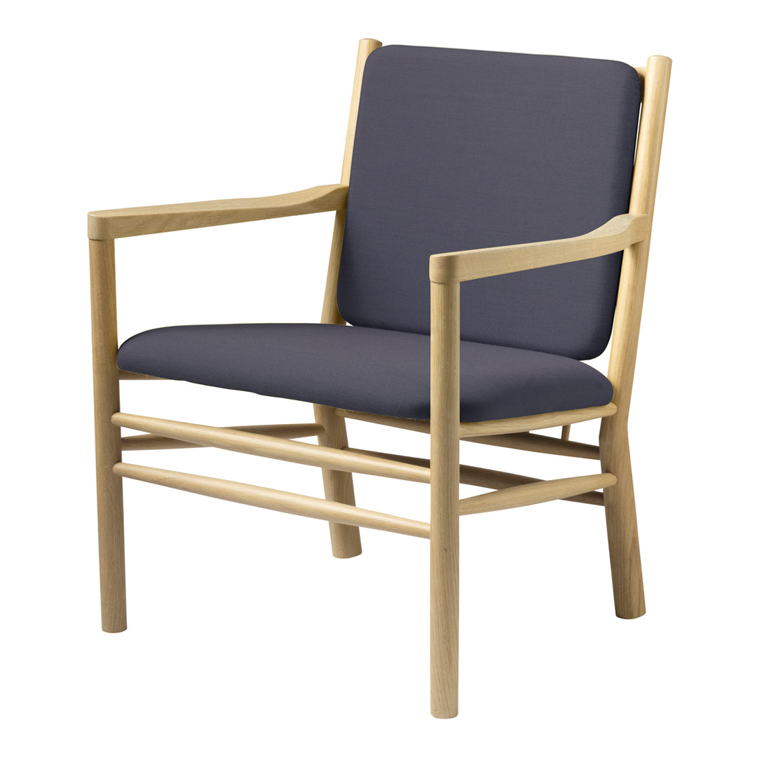 J147 Lounge Armchair