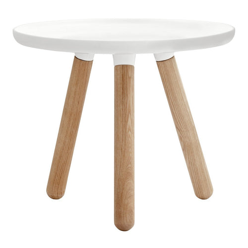 Modern white round table with three light wooden legs, featuring a minimalist design and smooth surface.