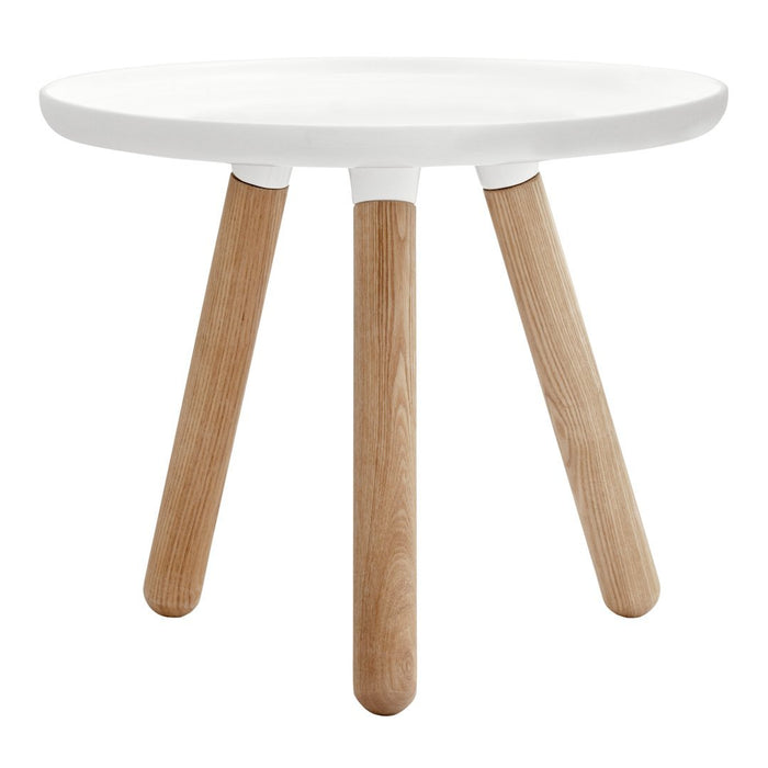 Modern white round table with three light wooden legs, featuring a minimalist design and smooth surface.