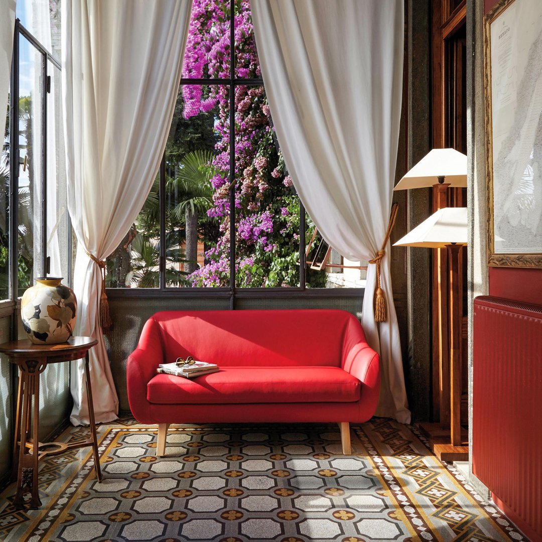 X Big Too 2-Seater Sofa - Wood Base