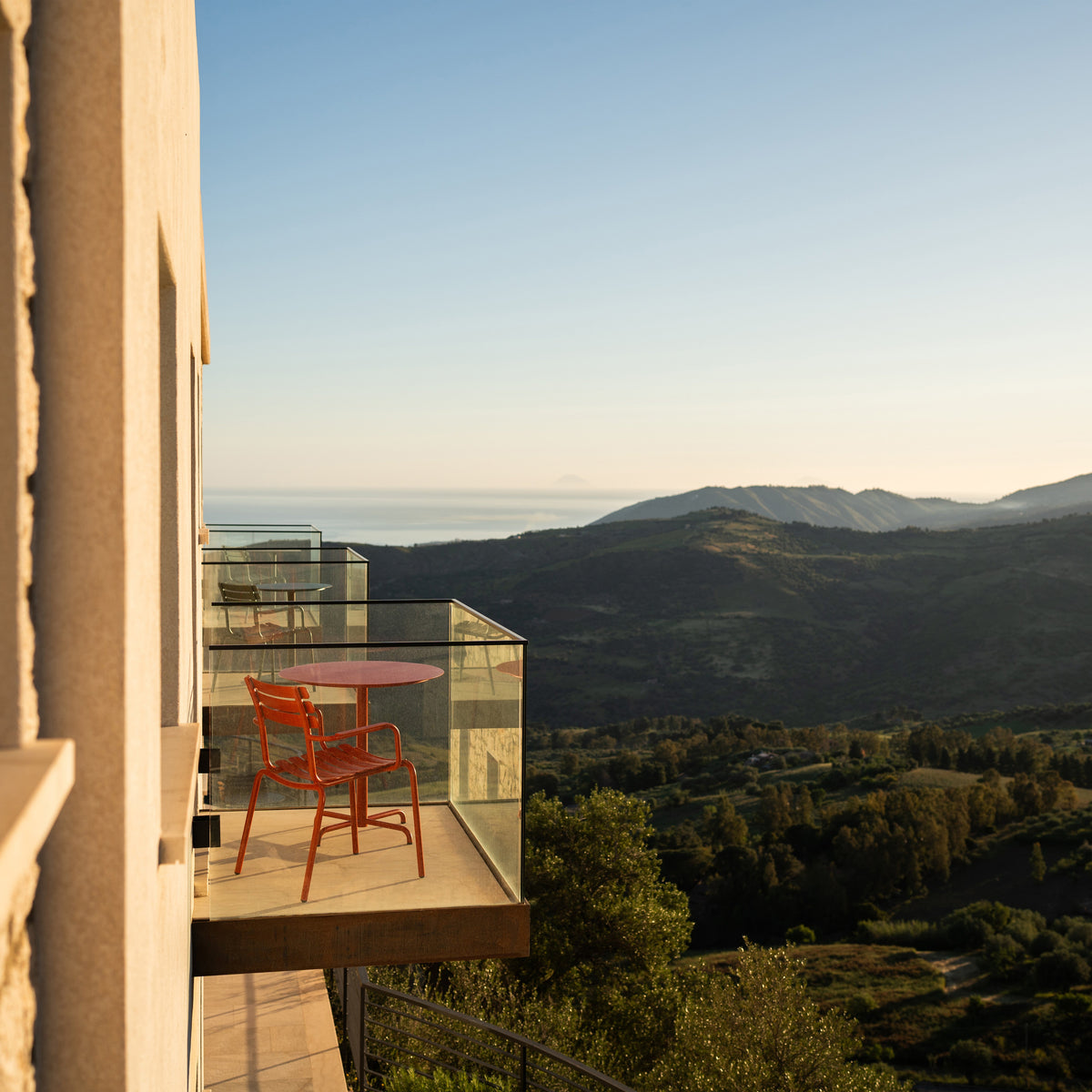 PICO Outdoor Café Table w/ 4-Star Base - Round