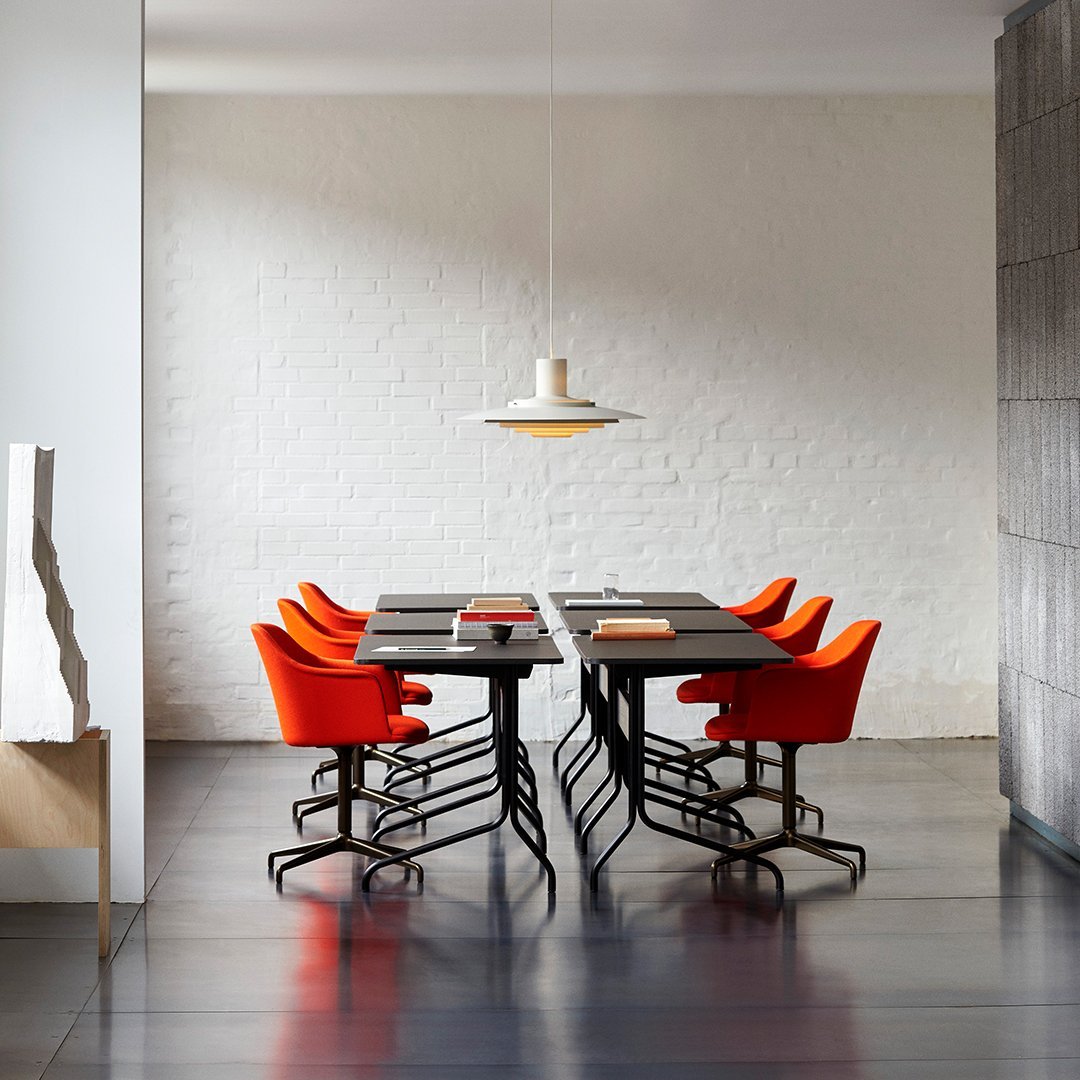 Rely HW46 Armchair - 4-Star Swivel Base w/ Return