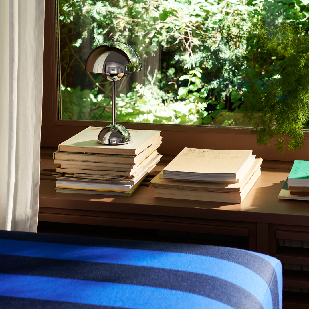 Verner Panton VP9 Flowerpot - Portable Table Lamp