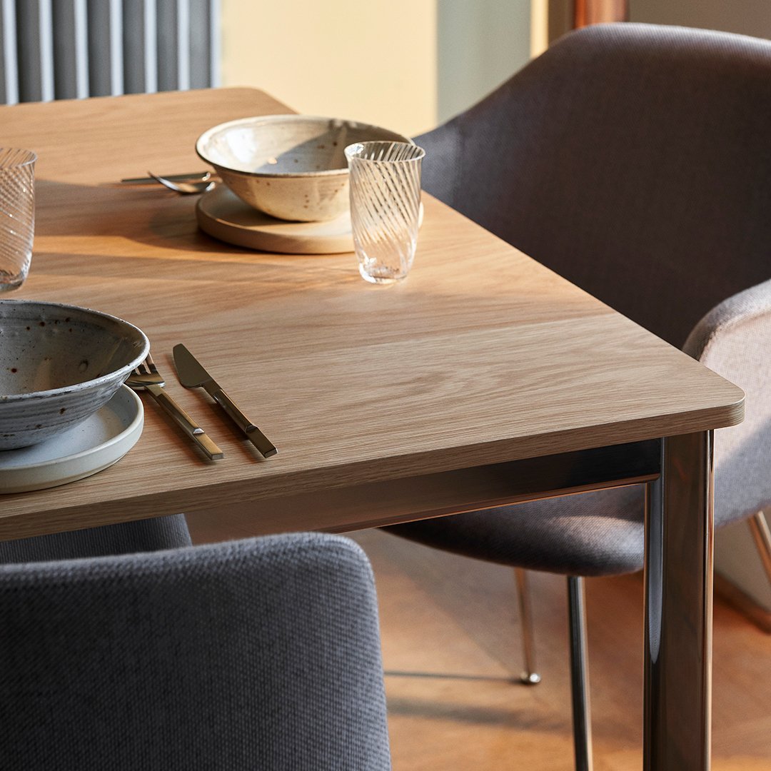 Rely HW35 Armchair - Tube Base