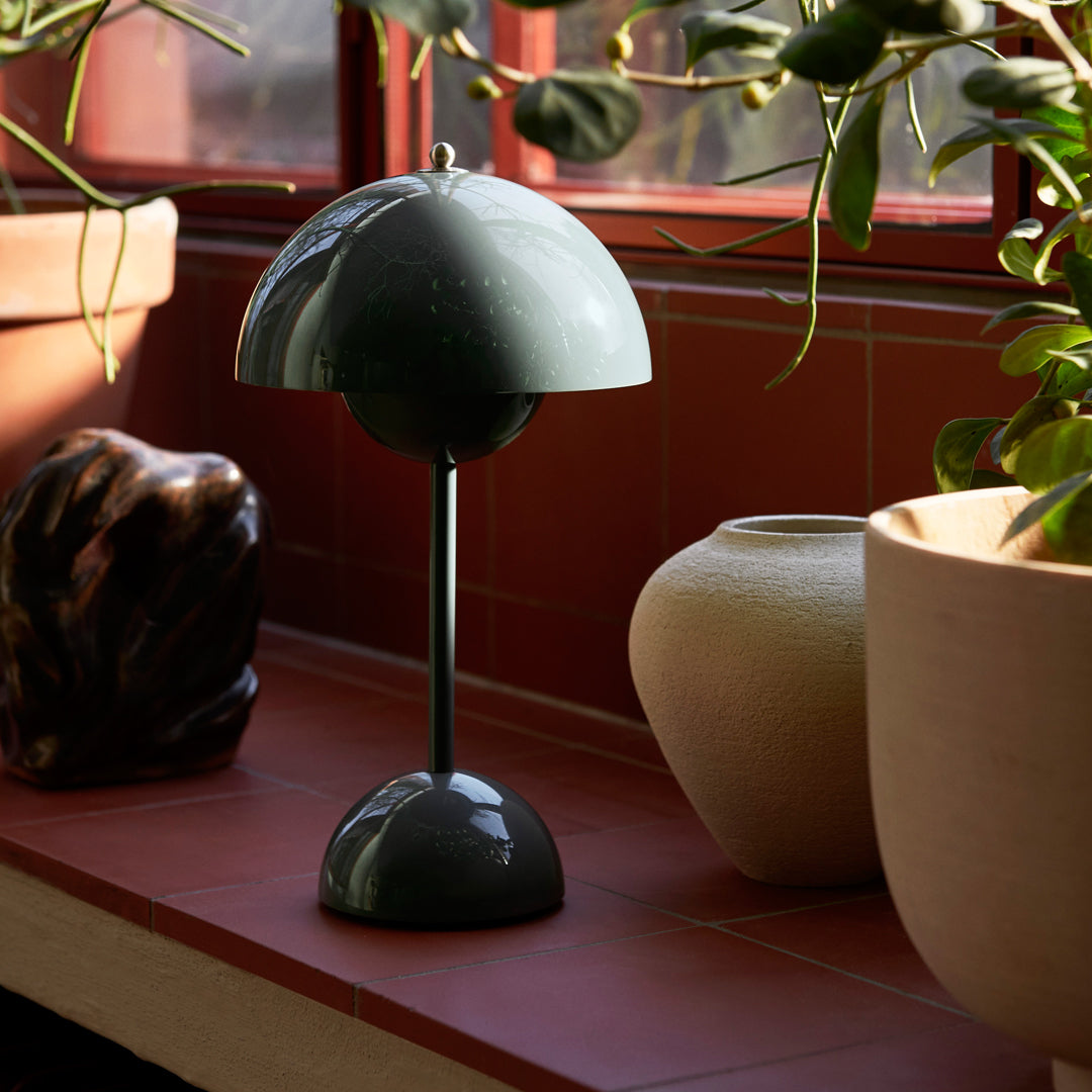 Verner Panton VP9 Flowerpot - Portable Table Lamp