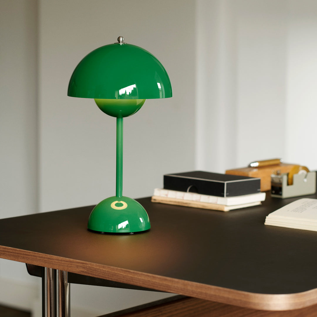 Verner Panton VP9 Flowerpot - Portable Table Lamp