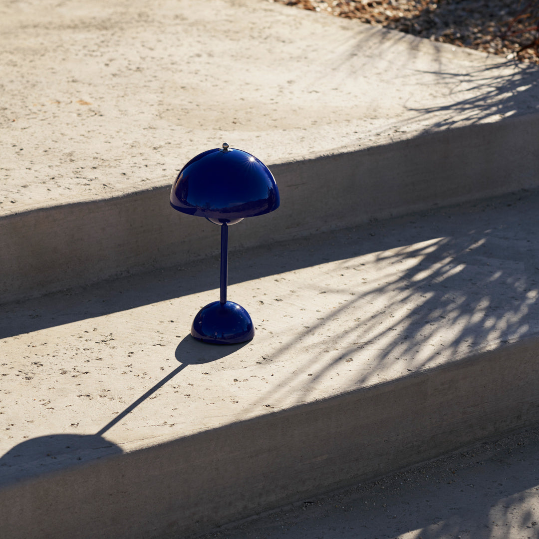 Verner Panton VP9 Flowerpot - Portable Table Lamp