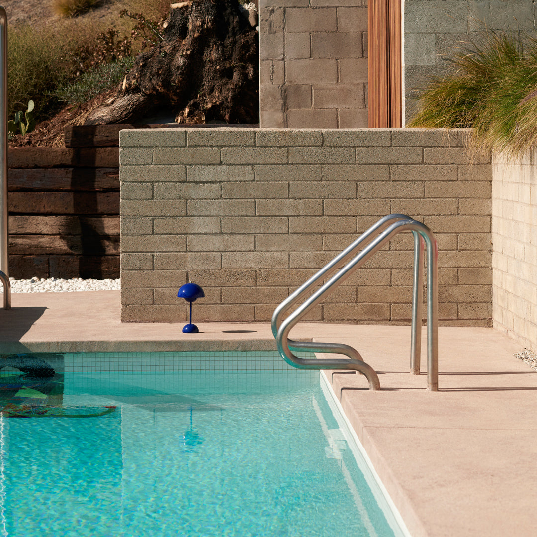 Verner Panton VP9 Flowerpot - Portable Table Lamp