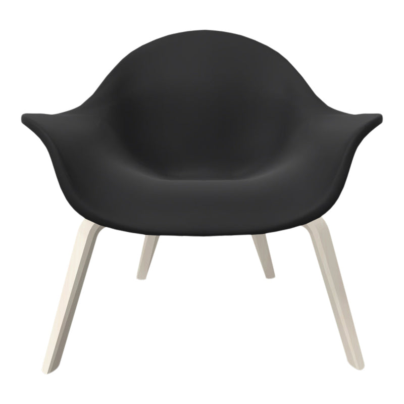 Black ergonomic chair with smooth curves and contrasting light wooden legs. Ideal for modern and minimalist decor.