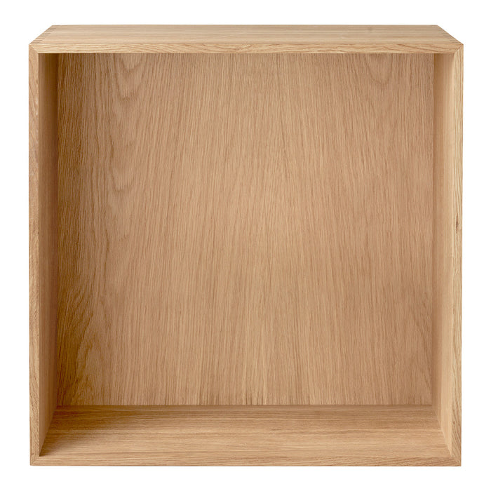 Natural oak wood box with a smooth, light finish and subtle grain pattern. Perfect for minimalist decor.