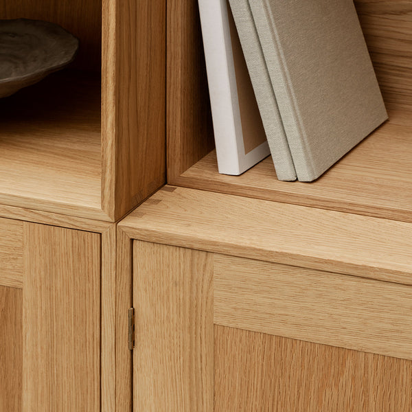 Light oak wood texture with smooth grain, showcasing natural patterns and warm tones, perfect for modern decor.