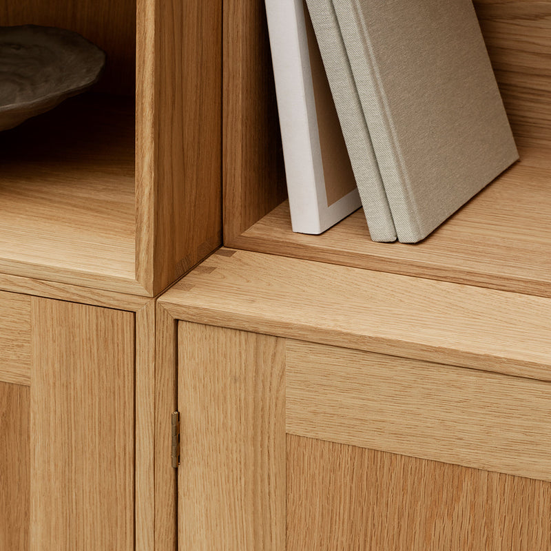 Light oak wood texture with smooth grain, showcasing natural patterns and warm tones, perfect for modern decor.