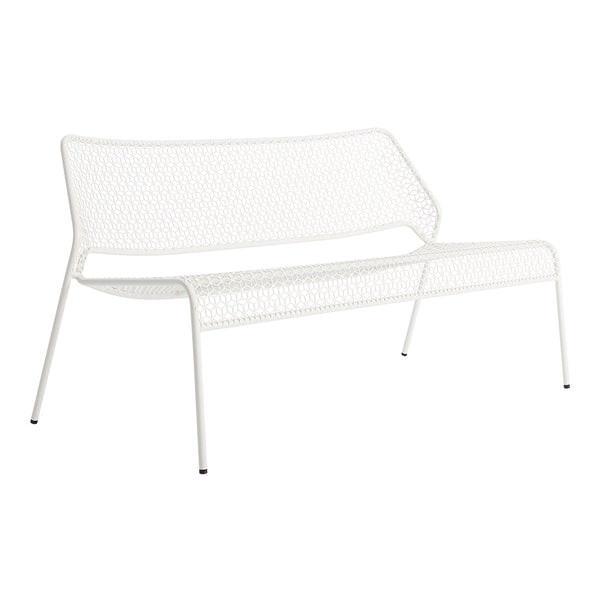 White modern bench with a geometric mesh pattern, perfect for outdoor seating. Sleek and minimalist design.