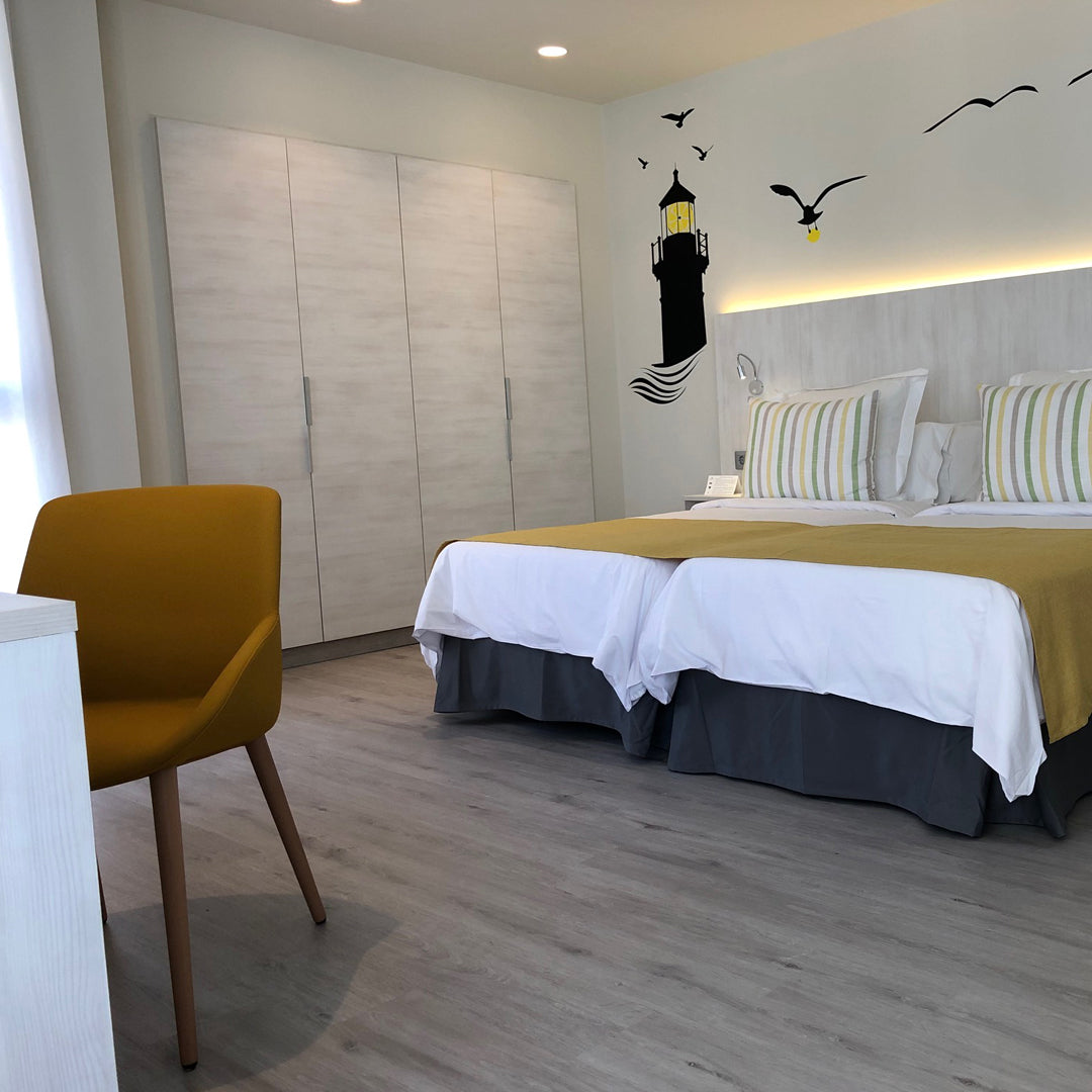 Noom Series 30 Armchair - Conical Wood Legs