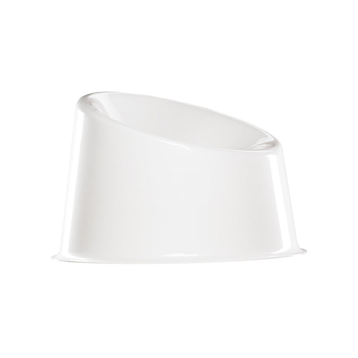 White, modern plastic bowl with a sleek, curved design and smooth finish. Perfect for minimalist decor.