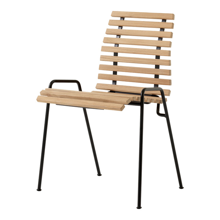 Natural wood slats in a light finish, paired with a sleek black metal frame. Modern and minimalist design.