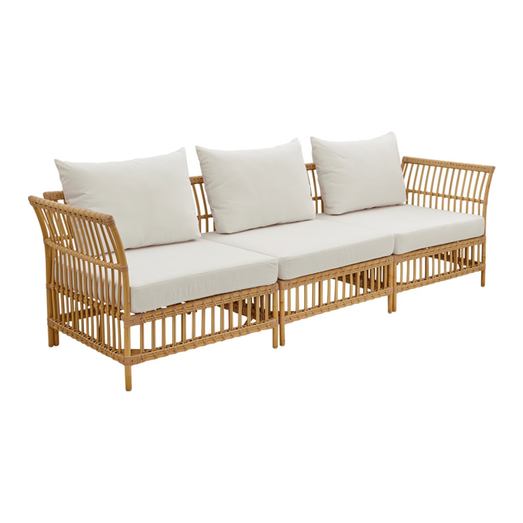 Light beige cushions on a natural bamboo frame, showcasing a minimalist design and sleek lines. Perfect for modern decor.