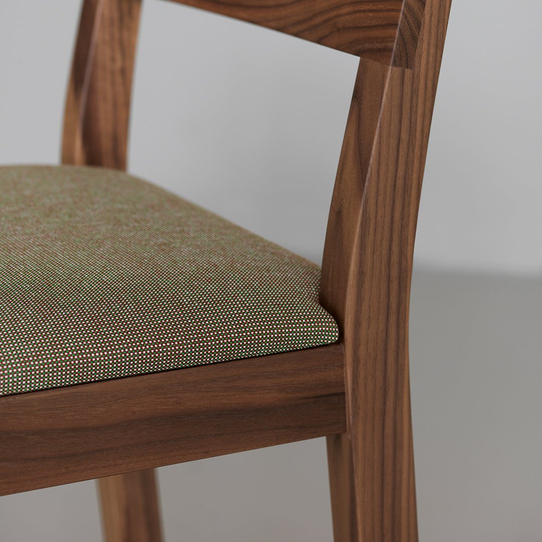 SIT Bar - Close Upholstered