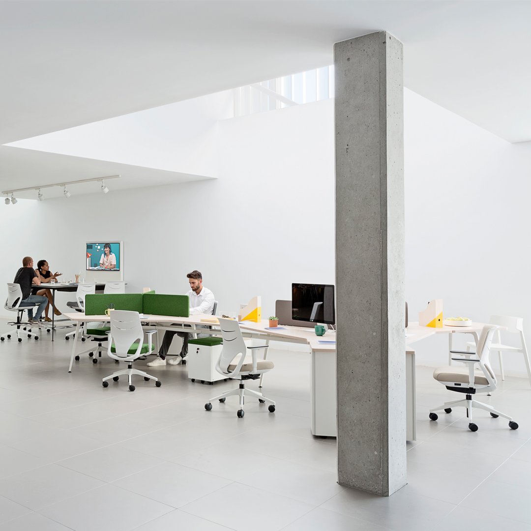 Twist Gen 100 - Mobile Pedestal w/ Top Cushion