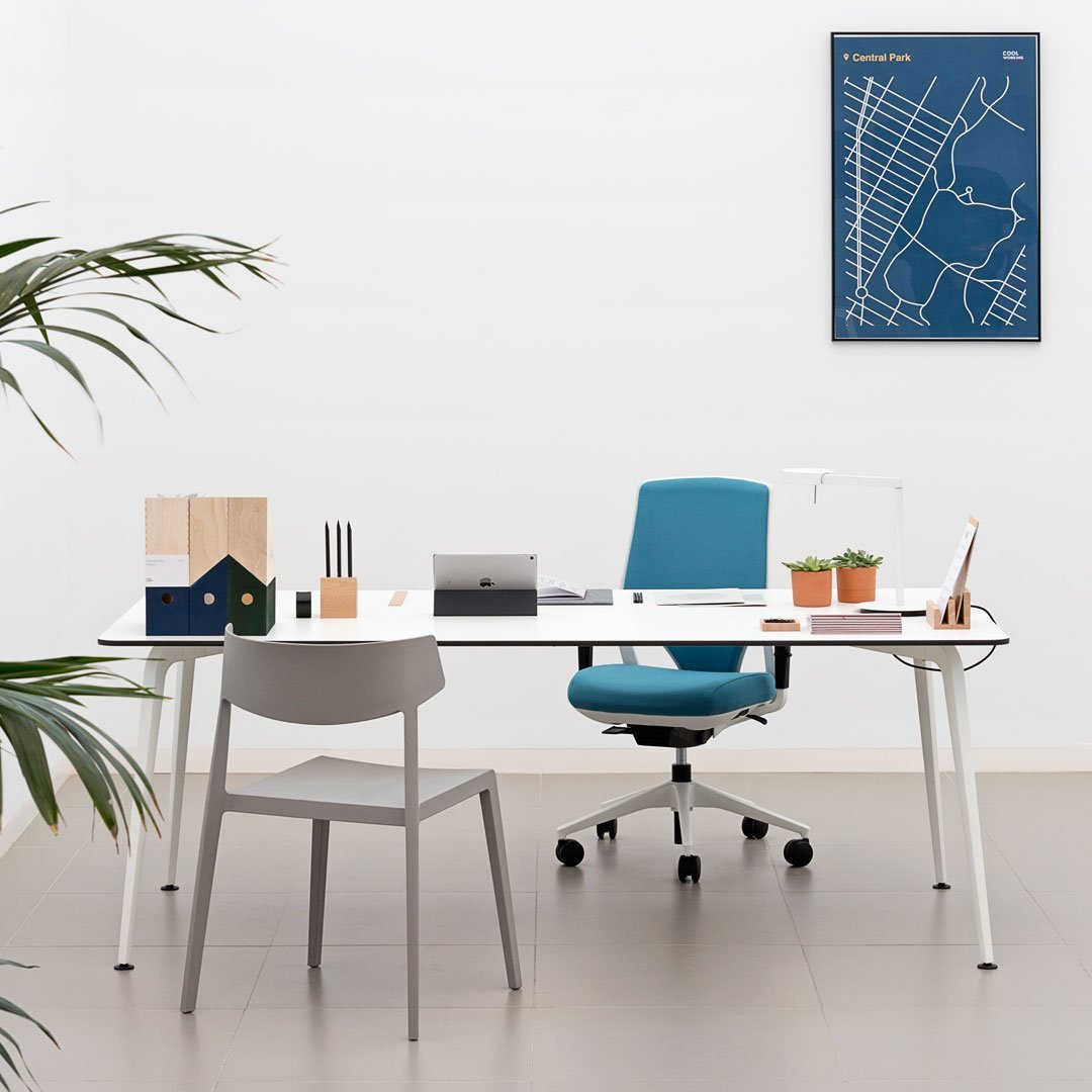 Wing Stackable Chair