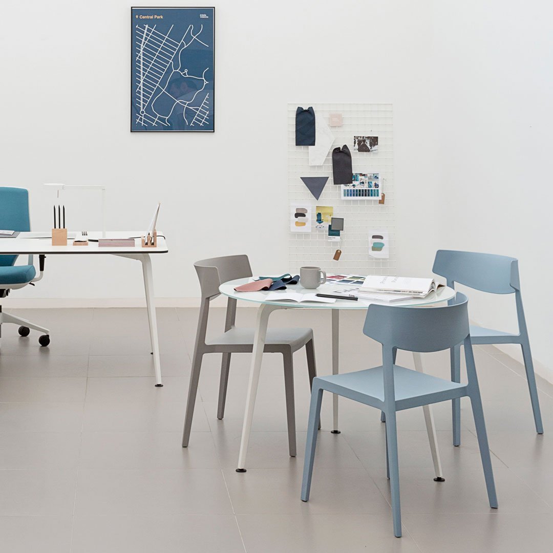 Wing Stackable Chair