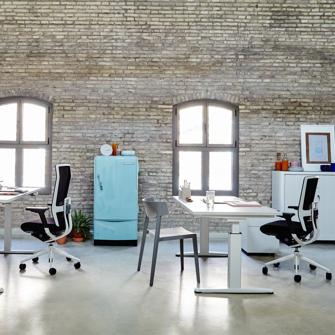 Wing Stackable Chair