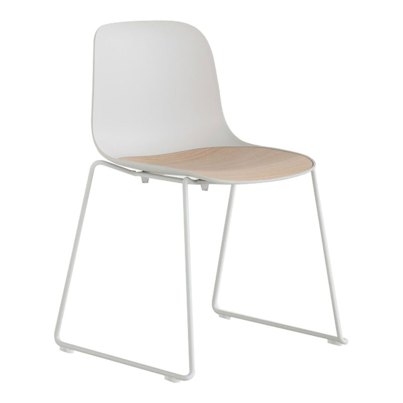 White chair with a light wooden seat and a minimalist design, featuring a sleek metal frame. Ideal for modern decor.