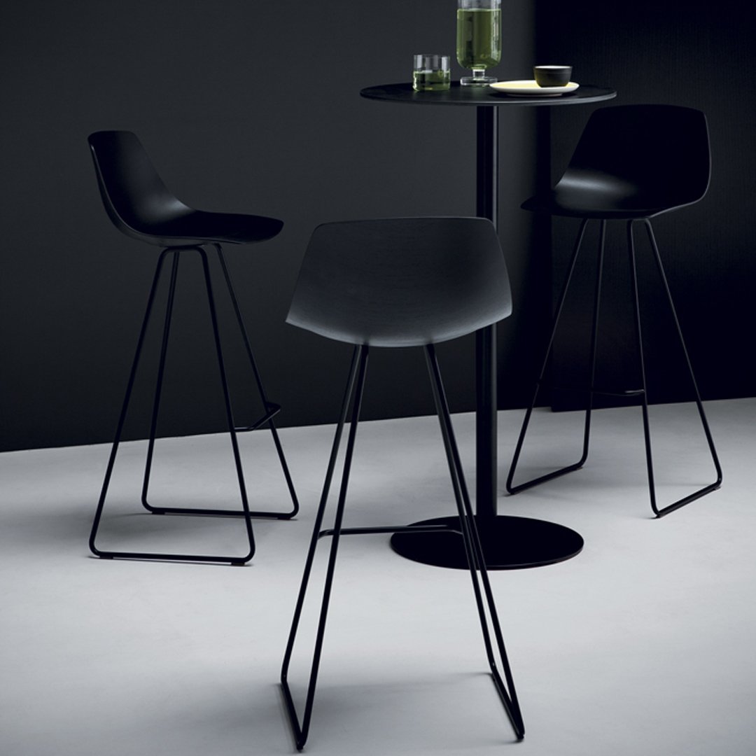 Brio Circular Bar Table (23.6” Dia)