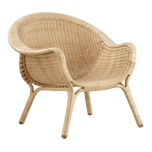 Natural rattan chair with a smooth, curved design and a warm, beige color in a woven pattern. Perfect for indoor or outdoor use.