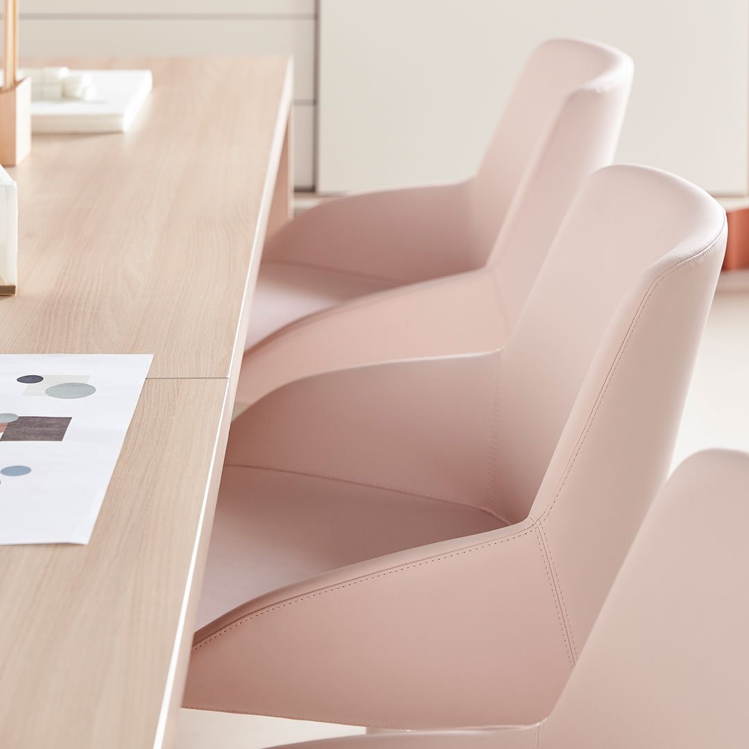 Noom Series 30 Armchair - 4-Star Swivel Base