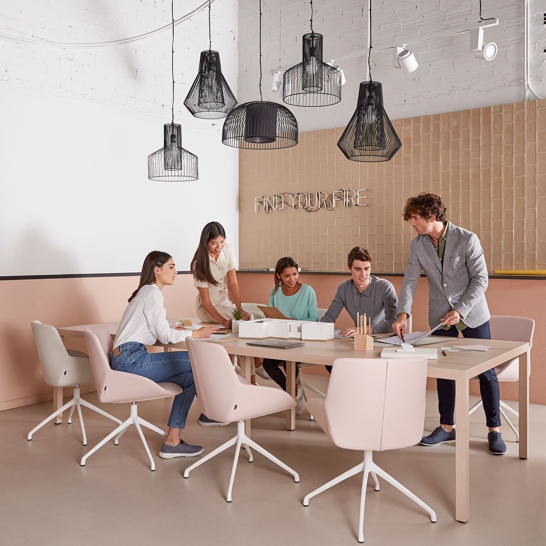 Noom Series 30 Armchair - 4-Star Swivel Base