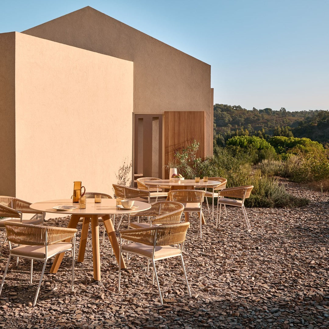 Kubik Outdoor Pedestal Dining Table - Round