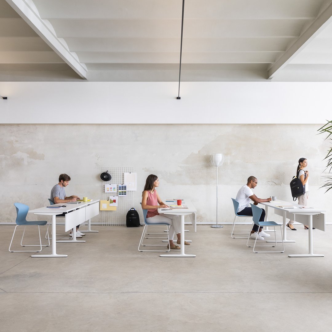 Talent 100 Straight Desk