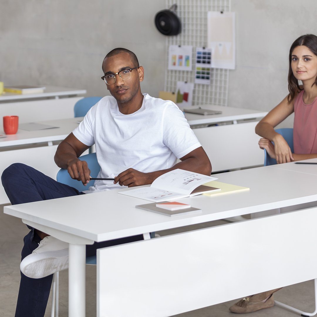 Talent 100 Straight Desk